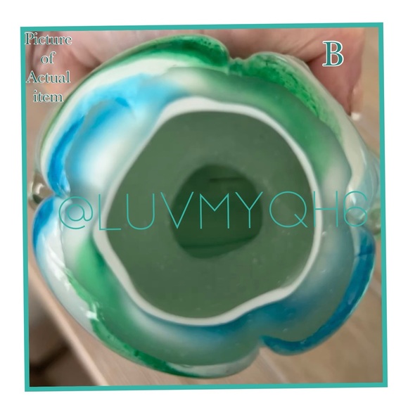 Elegant Art Glass Elephant Figurine - Picture 4 of 4